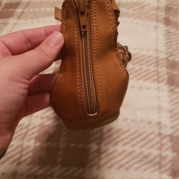 Sandals - Picture 3 of 4